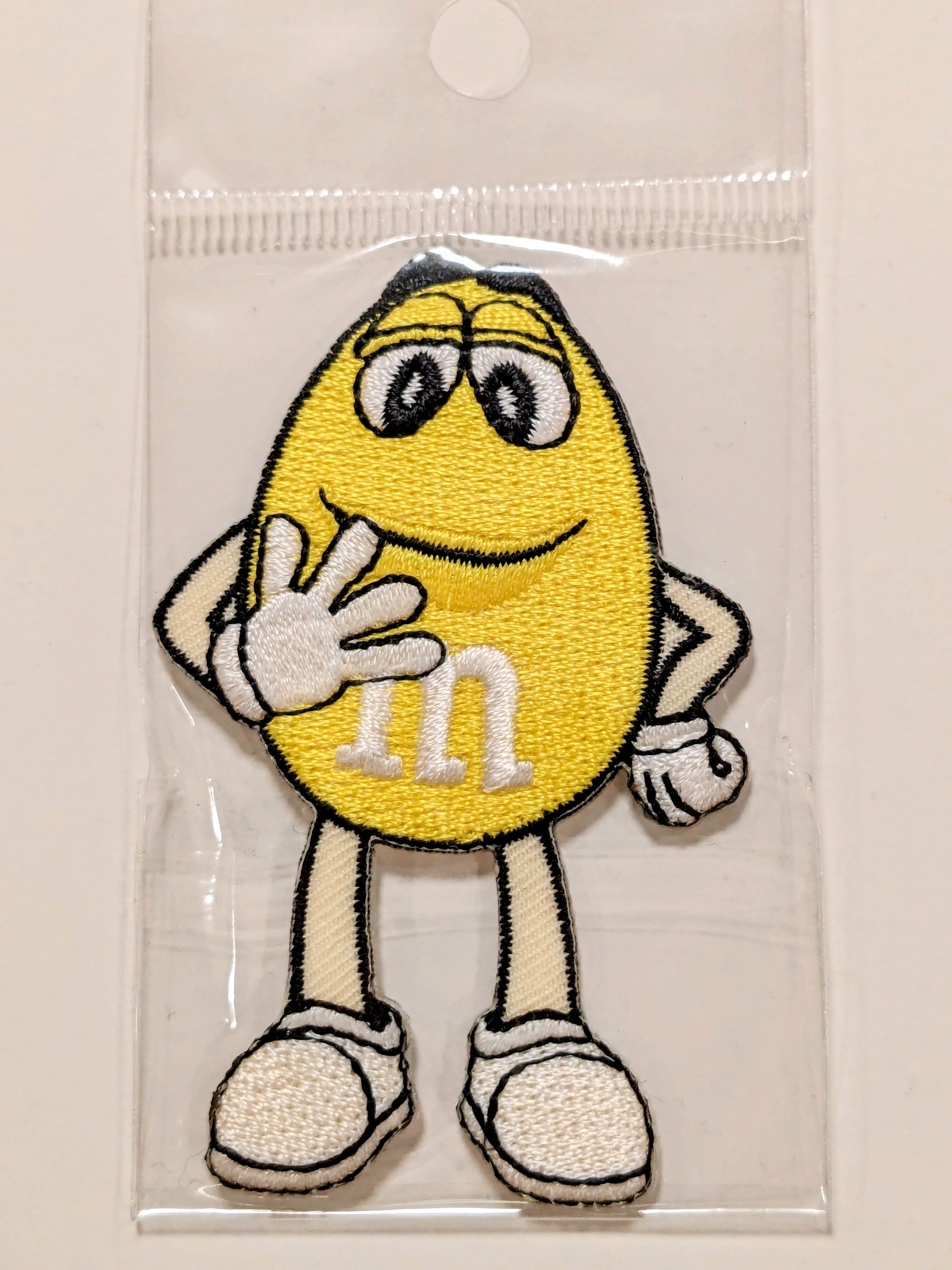 送料無料！ ★刺繍アイロンワッペン★【エムアンドエムズ（M&M's）イエロー】 〚アメリカン雑貨 アメトイ〛