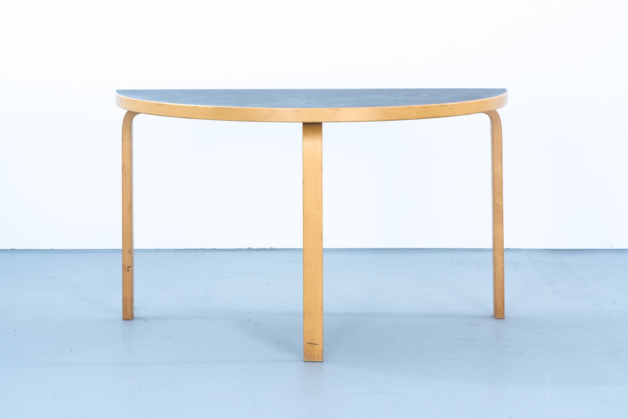 Alvar Aalto | Table 95 linoleum black