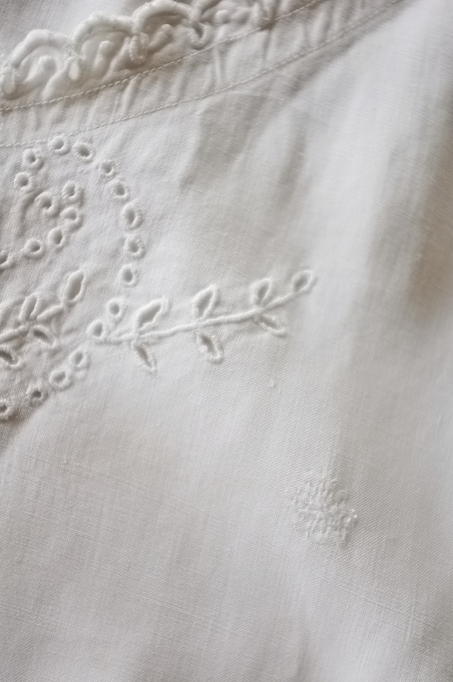 フランス 1900s リネン 植物的心臓と植物的弓矢とクピド的ワンピース  アンティーク