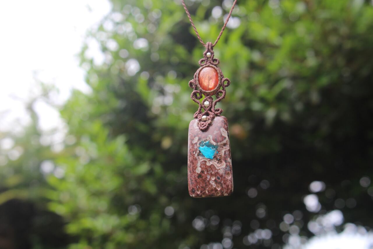 Cavansite & Sunstone micro macrame pendant