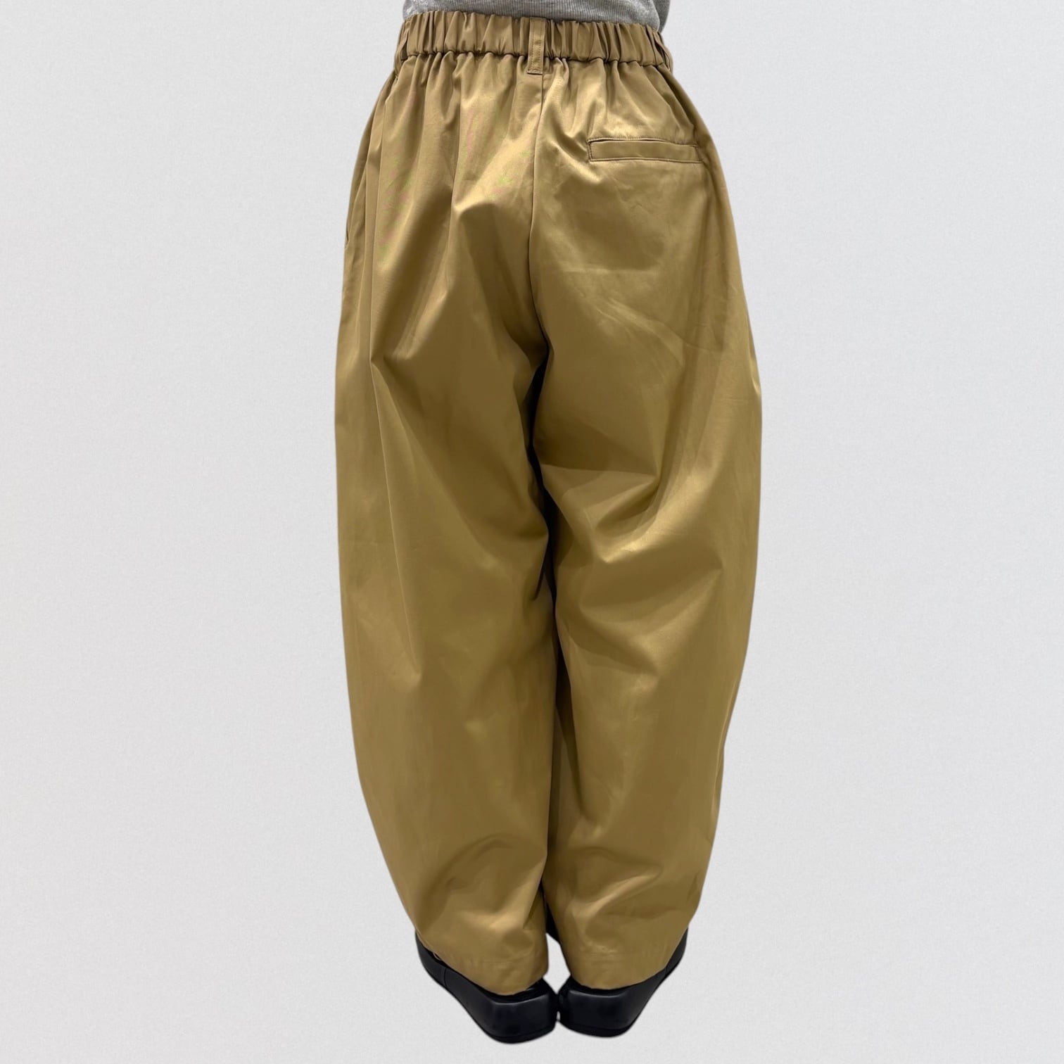mizuiro ind tuck cocoon slacks | CoCo Cuore