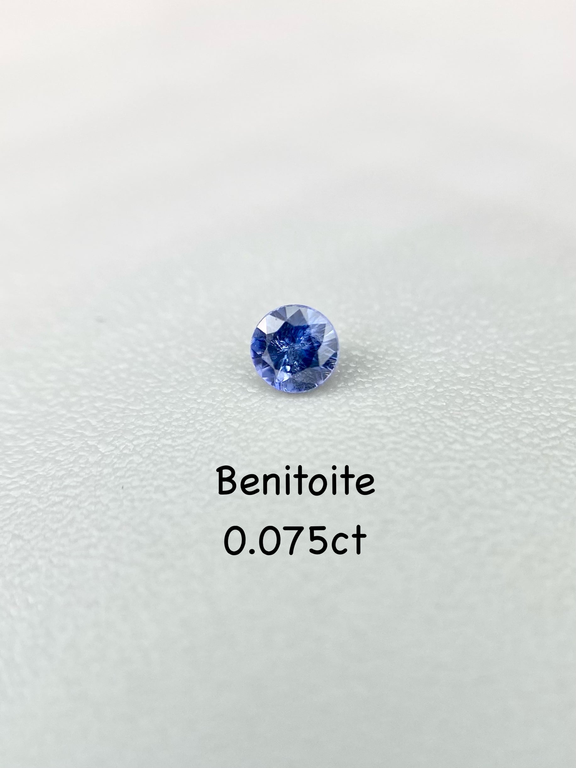 ベニトアイト 0.075ct ルース