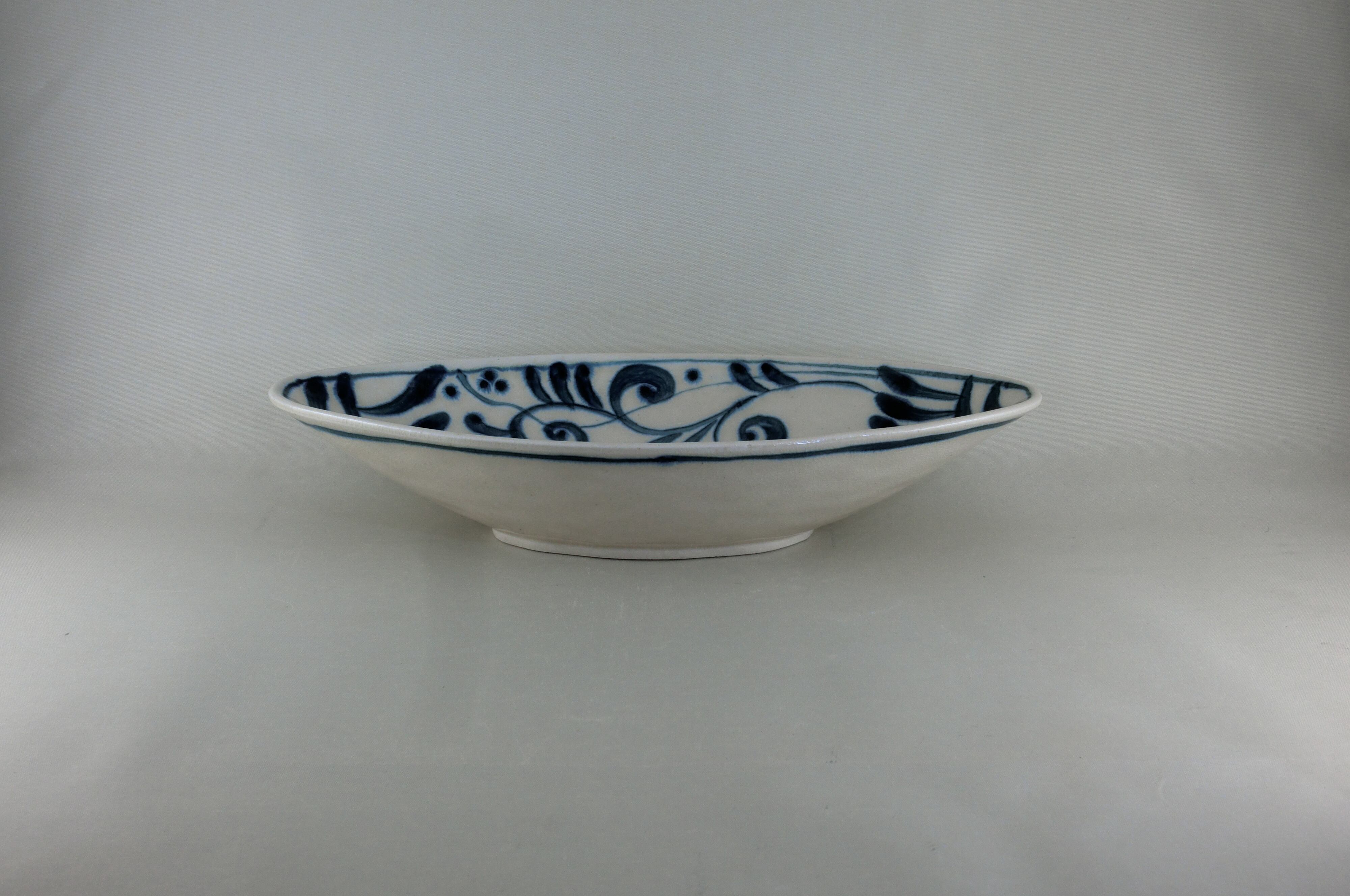 つる唐草舟形鉢（宗山窯）