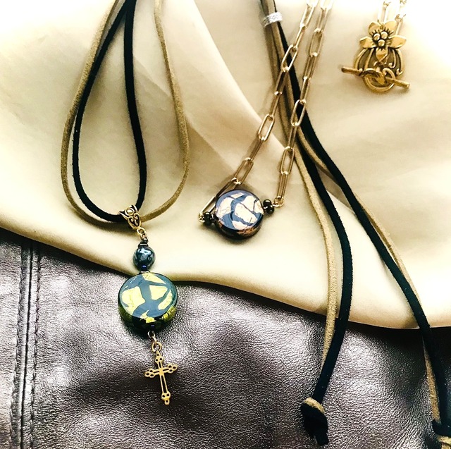 アブストラクトディスクネックレス　ブロンズ