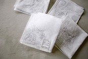 フランス リネンローン 白の花壇と繊細なハンカチ アンティーク
