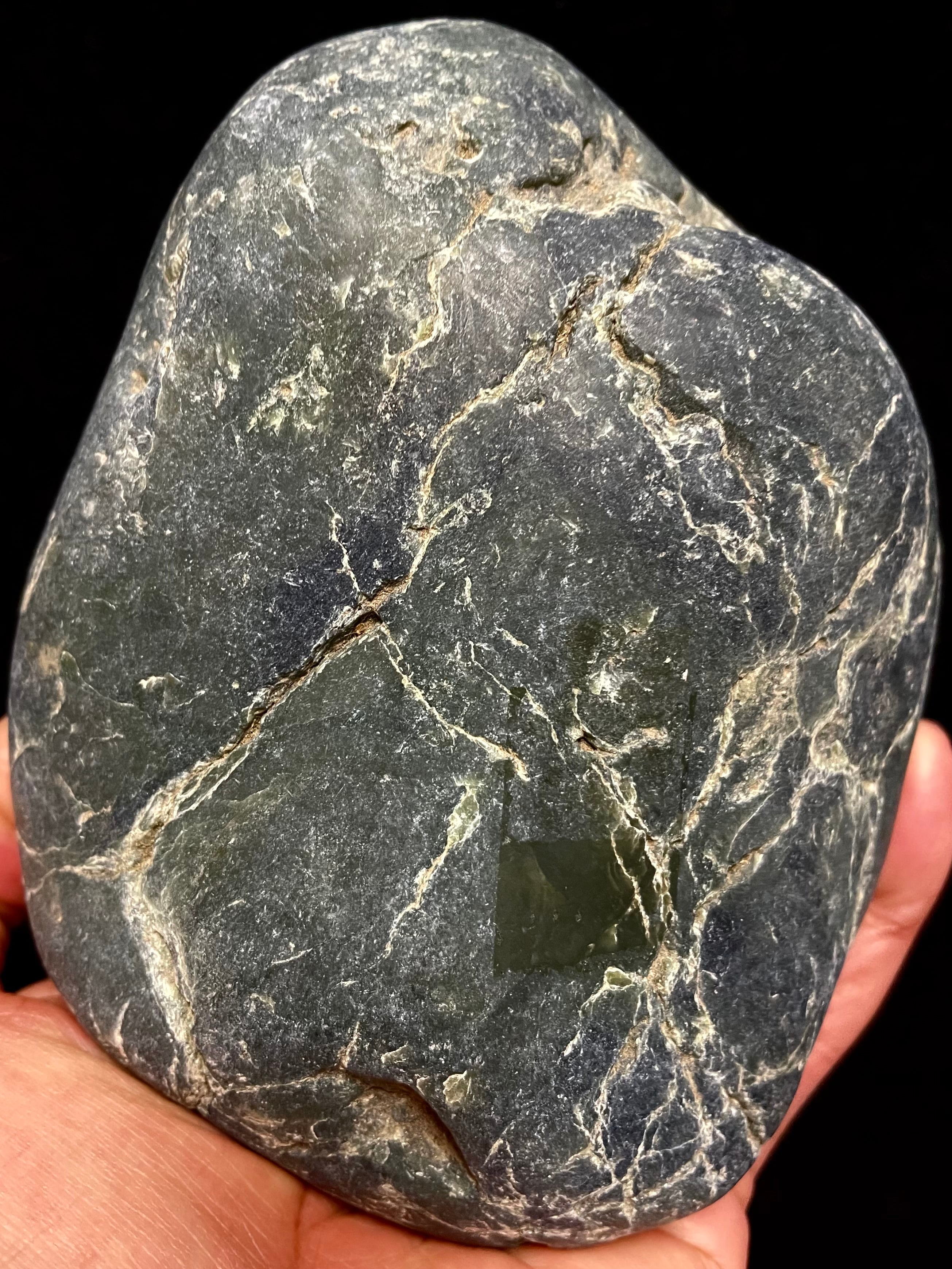 1) 日本人の「心」に寄り添う御守り!成熟した心魂「糸魚川ネフライト」軟玉・特大