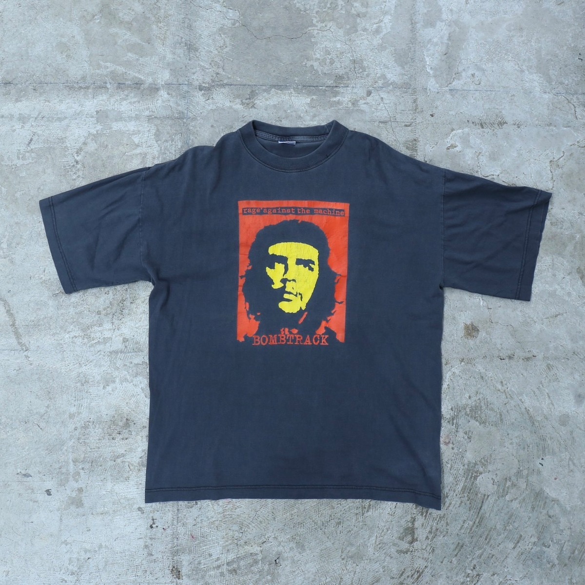 Normal Che 90's Rage Against the Machine Bombtrack Che Guevara Graphic T-Shirt ...