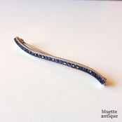 アンティーク シルバー935 サファイアブルーカラーガラス バーブローチ【ウェーブ】