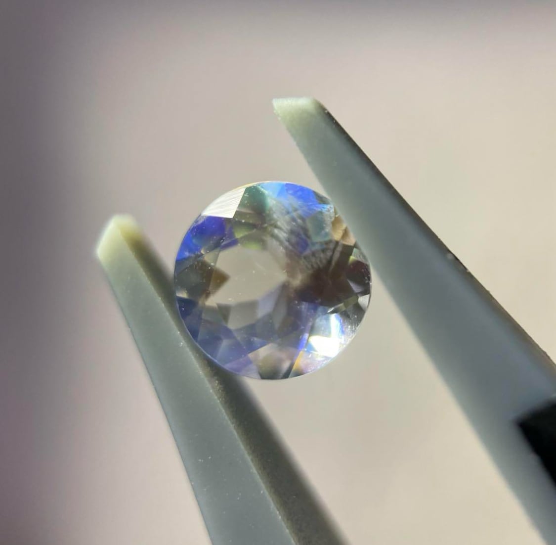 レインボームーンストーン 0.735ct 宝石 ルース | GCC.GEMS. レインボームーンストーン 0.735ct 宝石 ルース | GCC.GEMS.
