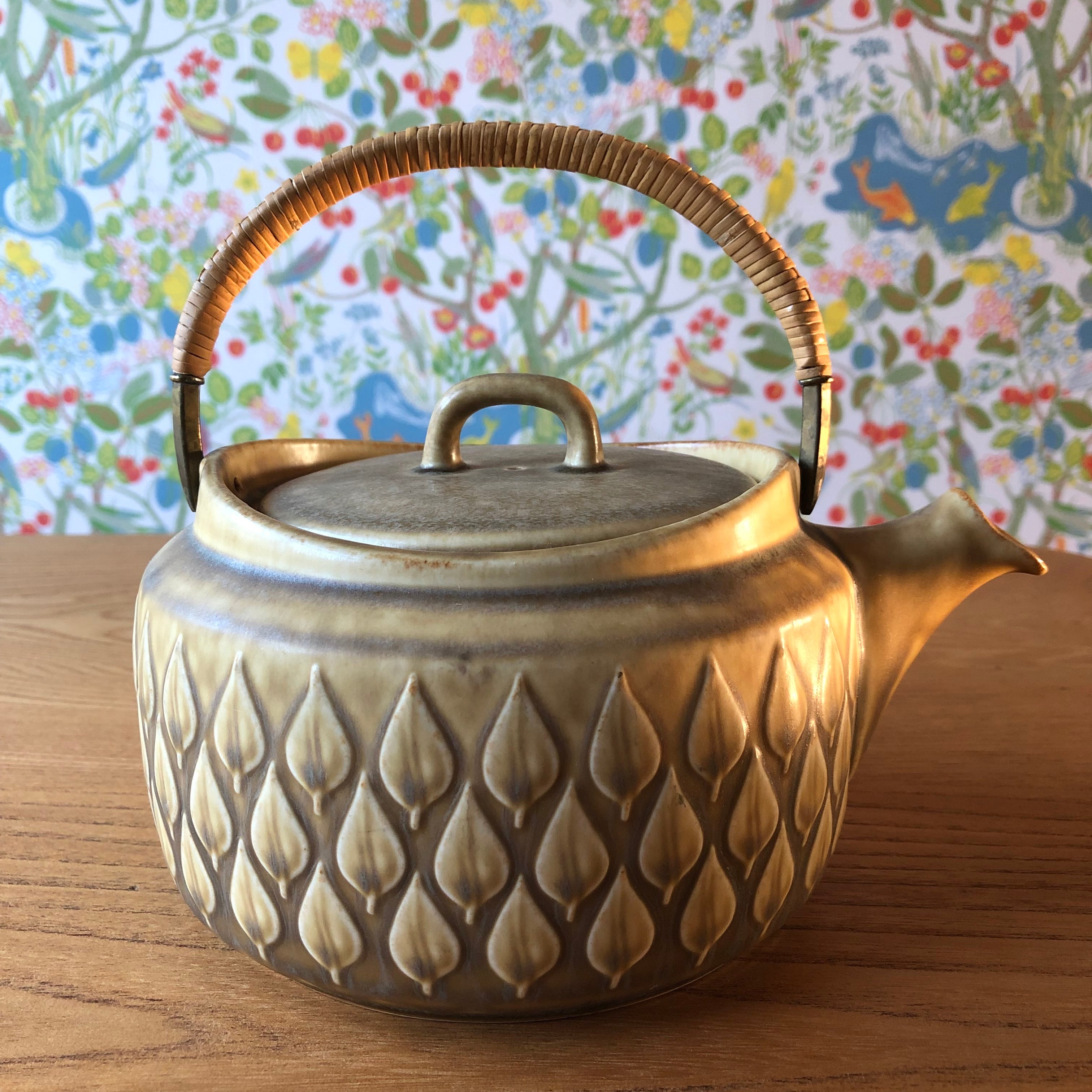 クイストゴー レリーフ ティーポット 北欧雑貨 デンマーク