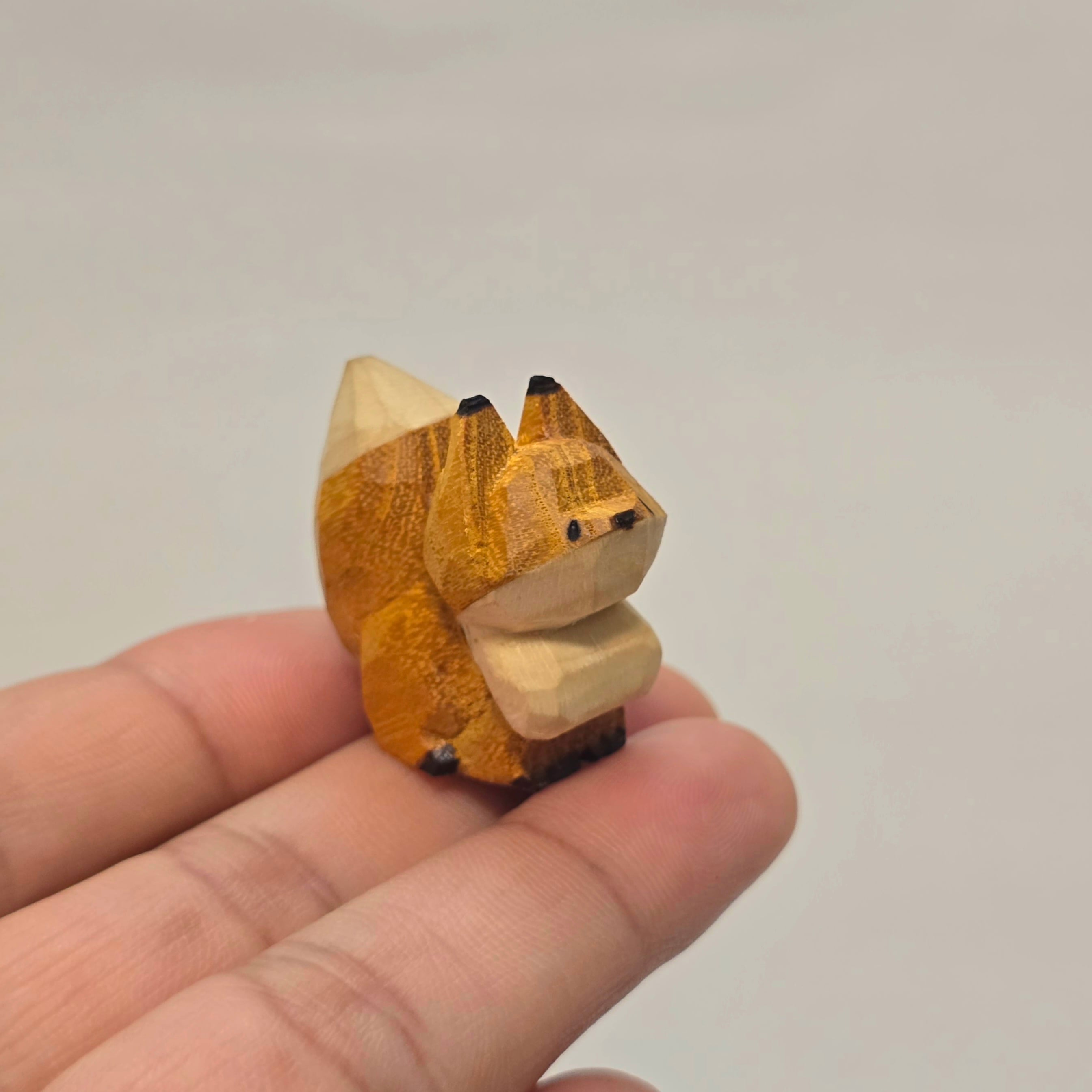 木彫りのキツネ【きぼりふれんず】 | ぽむずSHOP