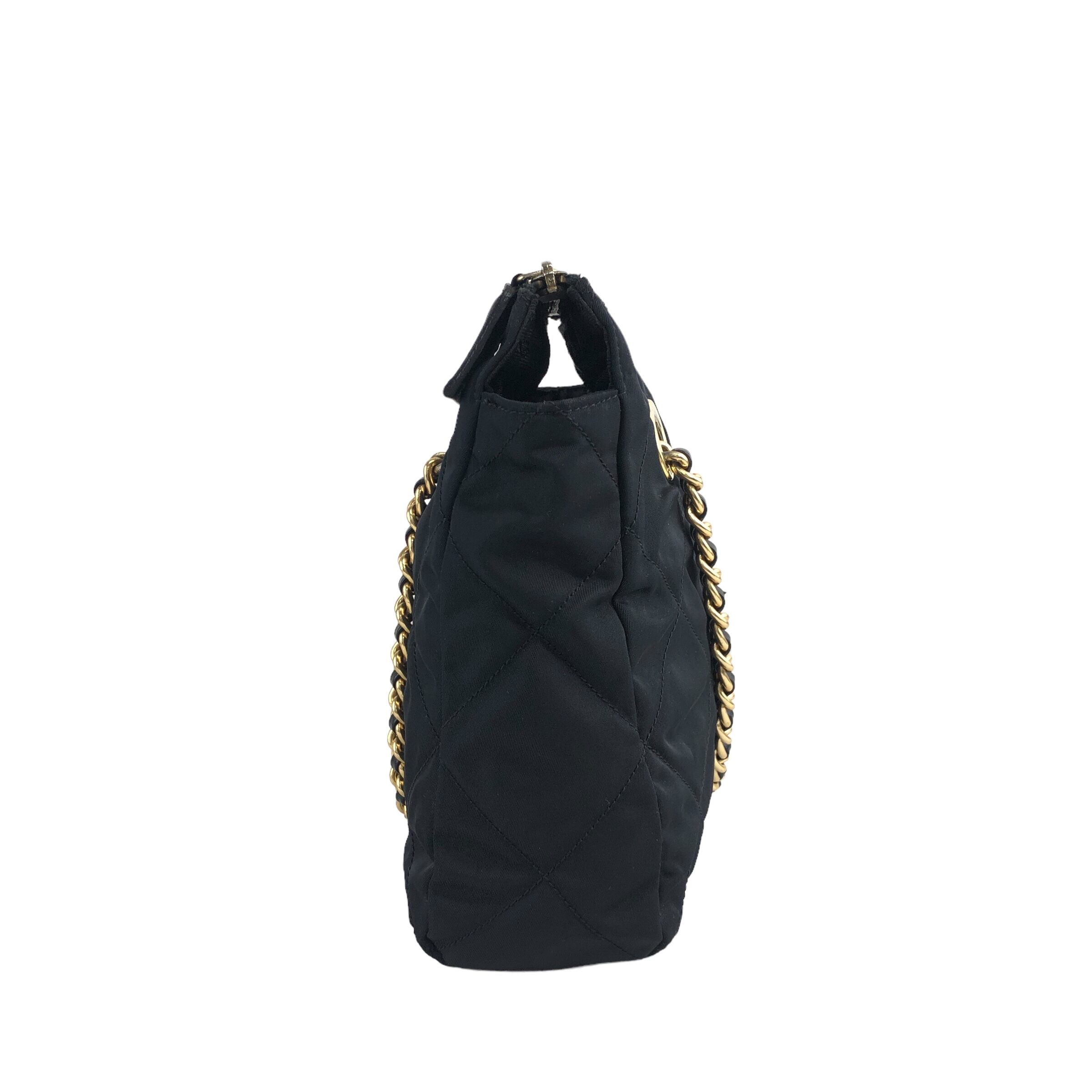 PRADA プラダ キルティング ショルダーバッグ ブラック PRADA プラダ キルティング ショルダーバッグ ブラック