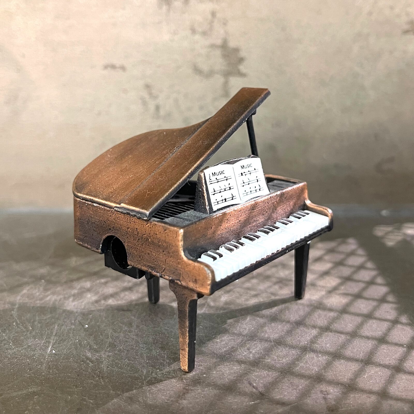 昭和レトロ ピアノ型\u0026蓄音機型鉛筆削り まとめ売り (匿名配送)