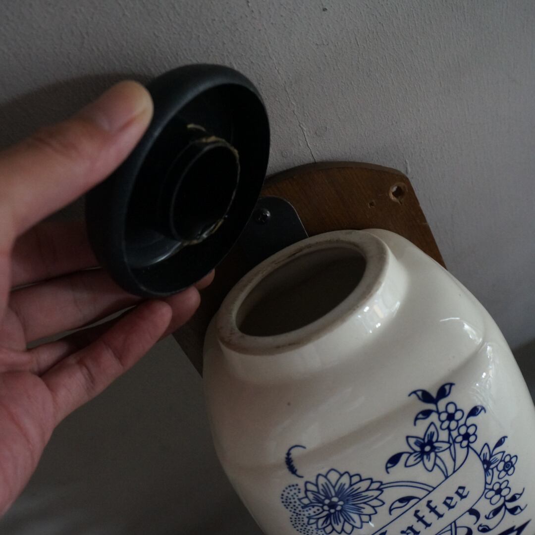 古いドイツの壁掛けミル
