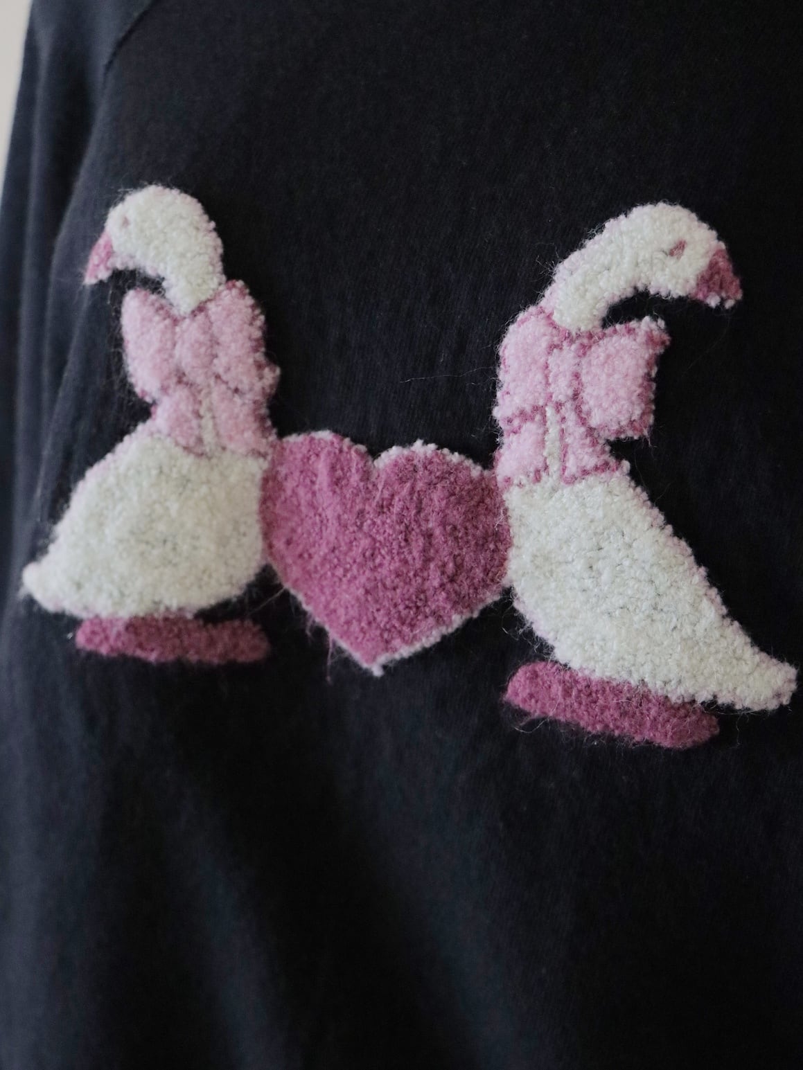 ●80s made in USA twin goose heart embroidery design black color sweatshirt