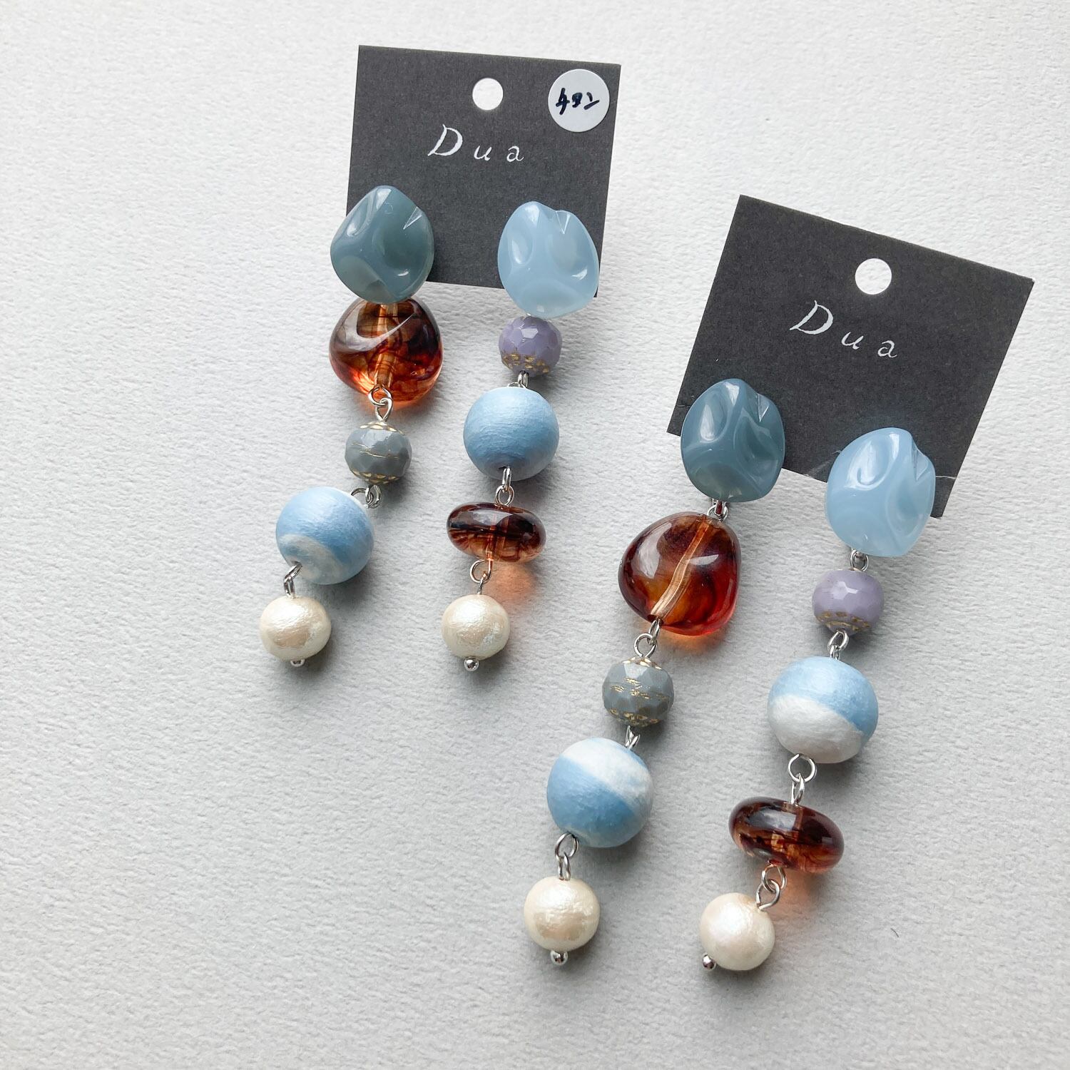 水色×べっ甲ビーズのアシンメトリー〈ピアス/イヤリング〉 | Dua