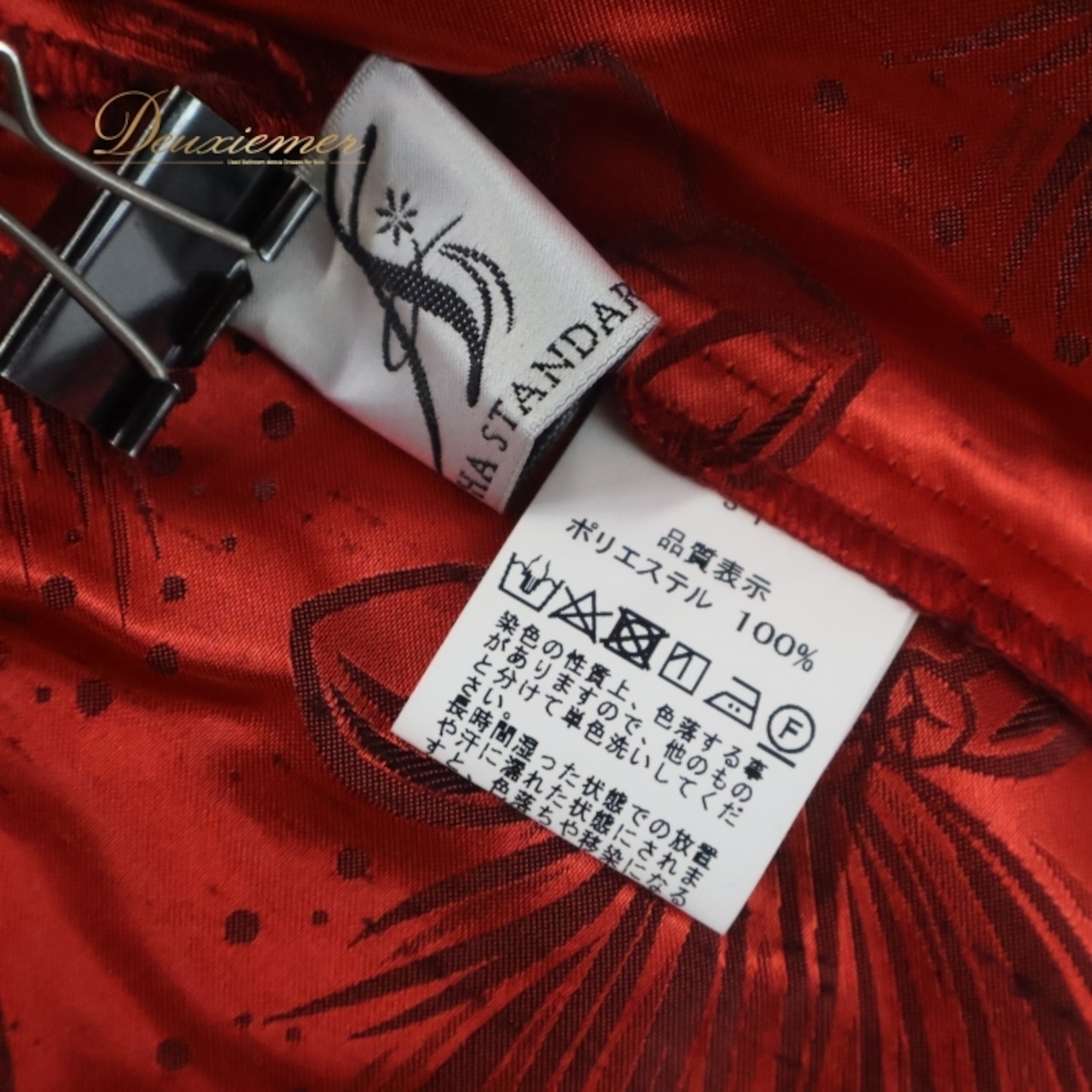 フラダンス 衣装 ワンピース ドレス ブラウン系 アロハスタンダード 日本製 ハワイアンプリント 花柄 ALOHA STANDARDS レッド系 アロハ フラ ダンス レッスン 練習 フリル 華やか 鮮やか かわいい おしゃれ 上品 光沢 高級感 大人っぽい フラダンス衣装 ドレスワンピース フリル付き 鮮やかなデザイン 華やかさ 大人向け 練習用 発表会用