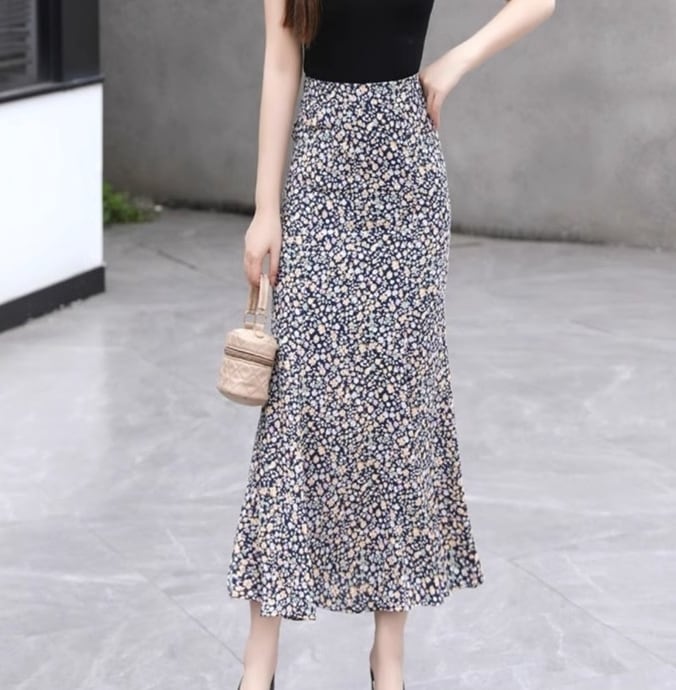スカート ロングスカート ロング ロング丈 フレア スリム Aライン マーメイド スマート ハイウエスト 透け感 かわいい 大人可愛い きれいめ 上品 おしゃれ お洒落 レトロ 大人女子 こなれ感 キュート ガーリー 個性的 抜け感 ゆったり フレンチ 無地 柄 花柄 小花柄 フラワー 水玉 春 夏 10代 20代 30代 レディース 女性用 学生 デート お出かけ 休日 旅行 着回し 普段使い 脚長 S M L XL 2XL 3XL パステルカラー くすみカラー 大人カラー モノトーン