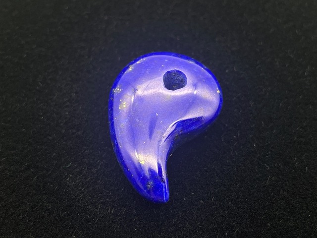 勾玉（ルチルクォーツ）