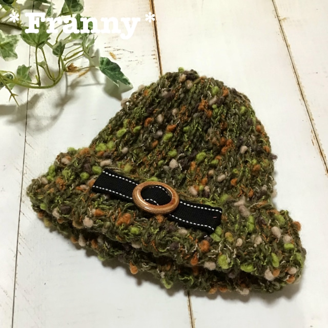 ざっくりリブ編み＆ベルト付ニット帽子（グリーン系）