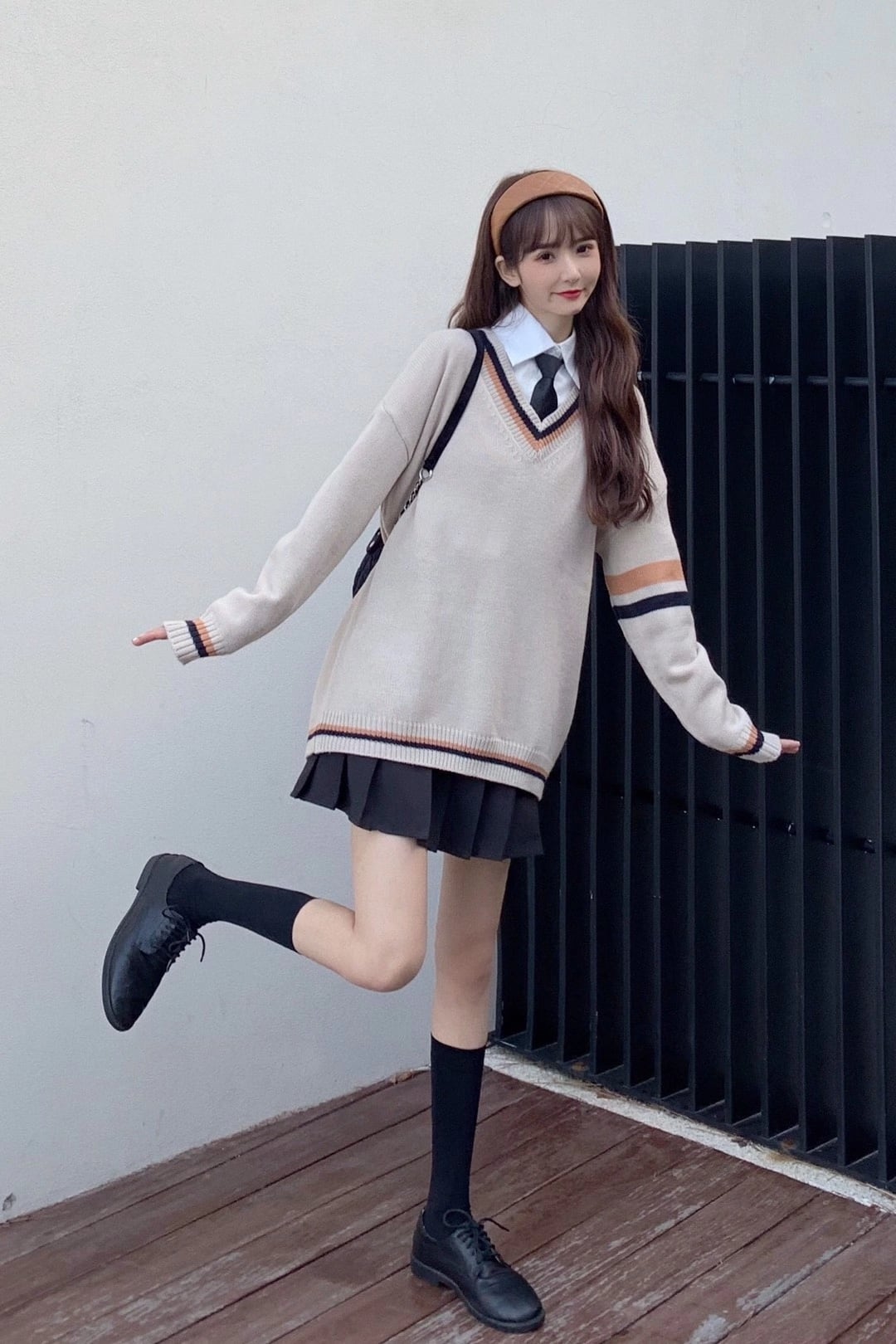 スクールカーデ風　Vネックラインニット　AJ11013-A010