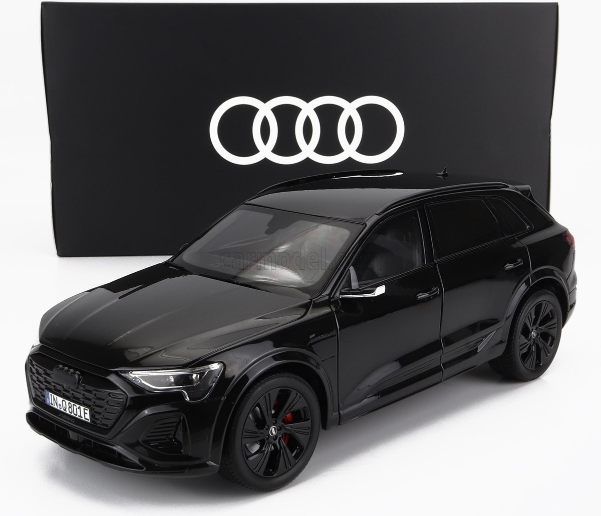 ミニカー 1/18 アウディ Q8 E-TRON SUV ノレブ NOREV 1/18 AUDI Q8 E 