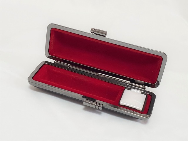 女性用銀行印　12ミリ丸　高級印材牛角(色)芯持ち＋ソフト牛革ケース(赤)＋書体