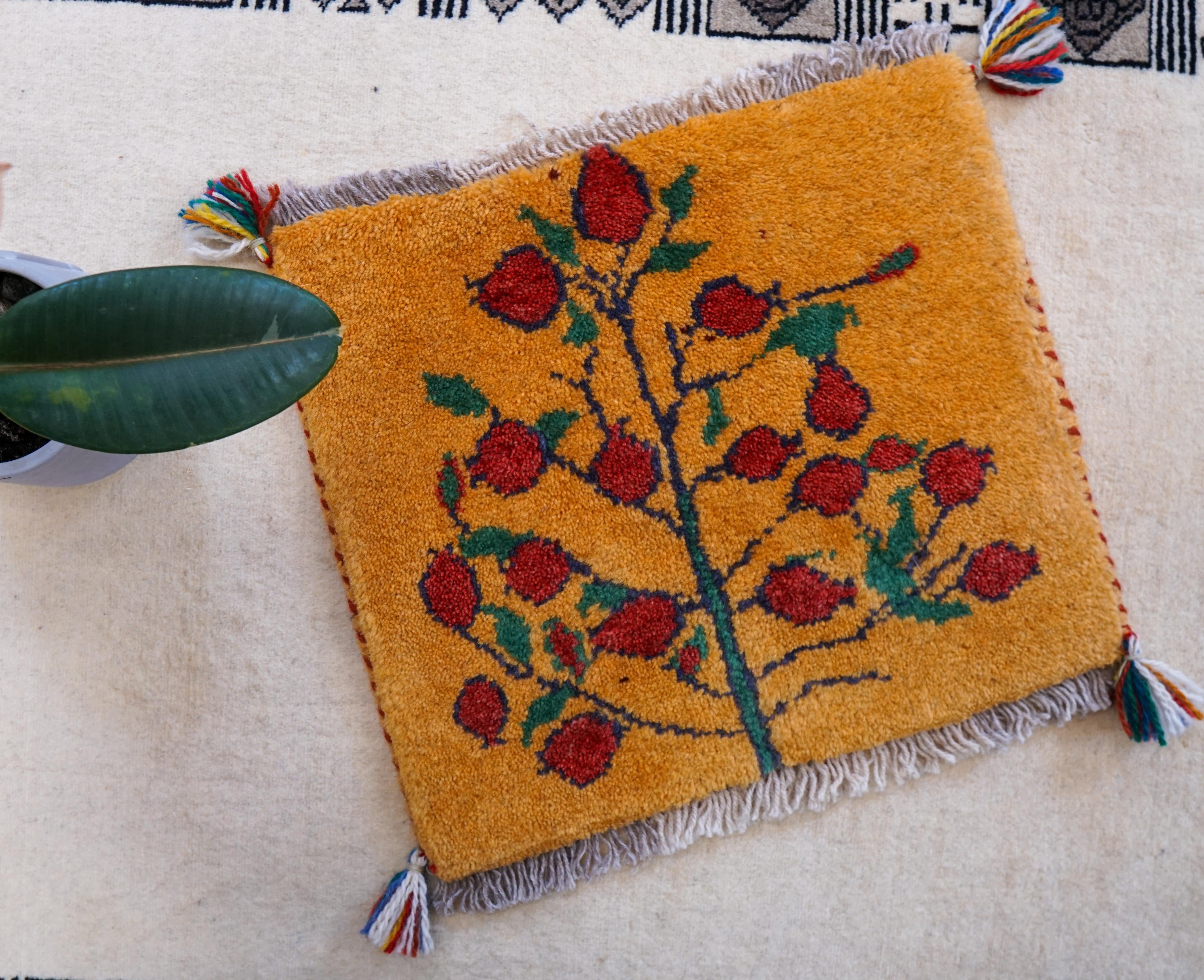 アフガン ヘラト産 手織り絨毯 141×109cm トライバルラグ | Decorworks