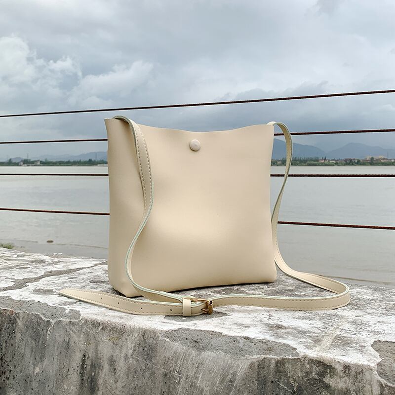 シンプルな大きなバッグ女性大容量2020新しいトレンディなネット赤いショルダーバッグバージョンの原宿オルチャンバケットバッグ Tiancai_Wing_Bag4117272