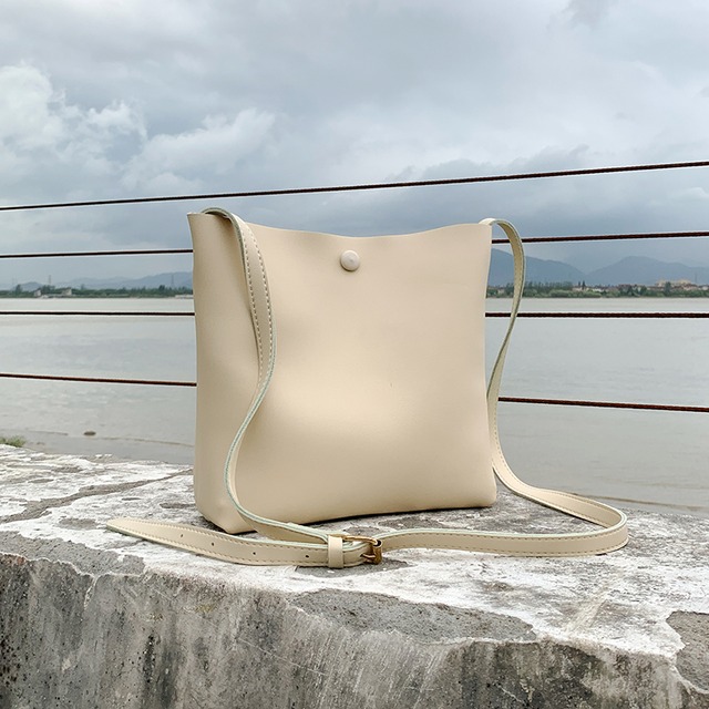 シンプルな大きなバッグ女性大容量2020新しいトレンディなネット赤いショルダーバッグバージョンの原宿オルチャンバケットバッグ Tiancai_Wing_Bag4117272