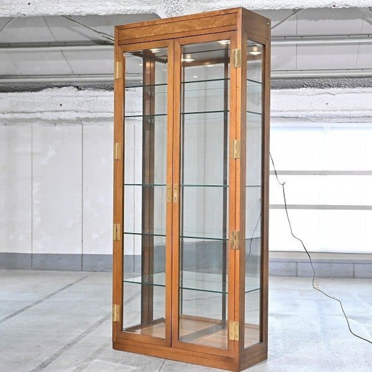 ★カリモク ドマーニ 70万「モーガントン」キュリオケース ライトコニャック キャビネット ガラス 飾り棚 収納 オーク材 karimoku domani【中古家具/中古インテリア/USED家具ユーズド家具/リサイクル】