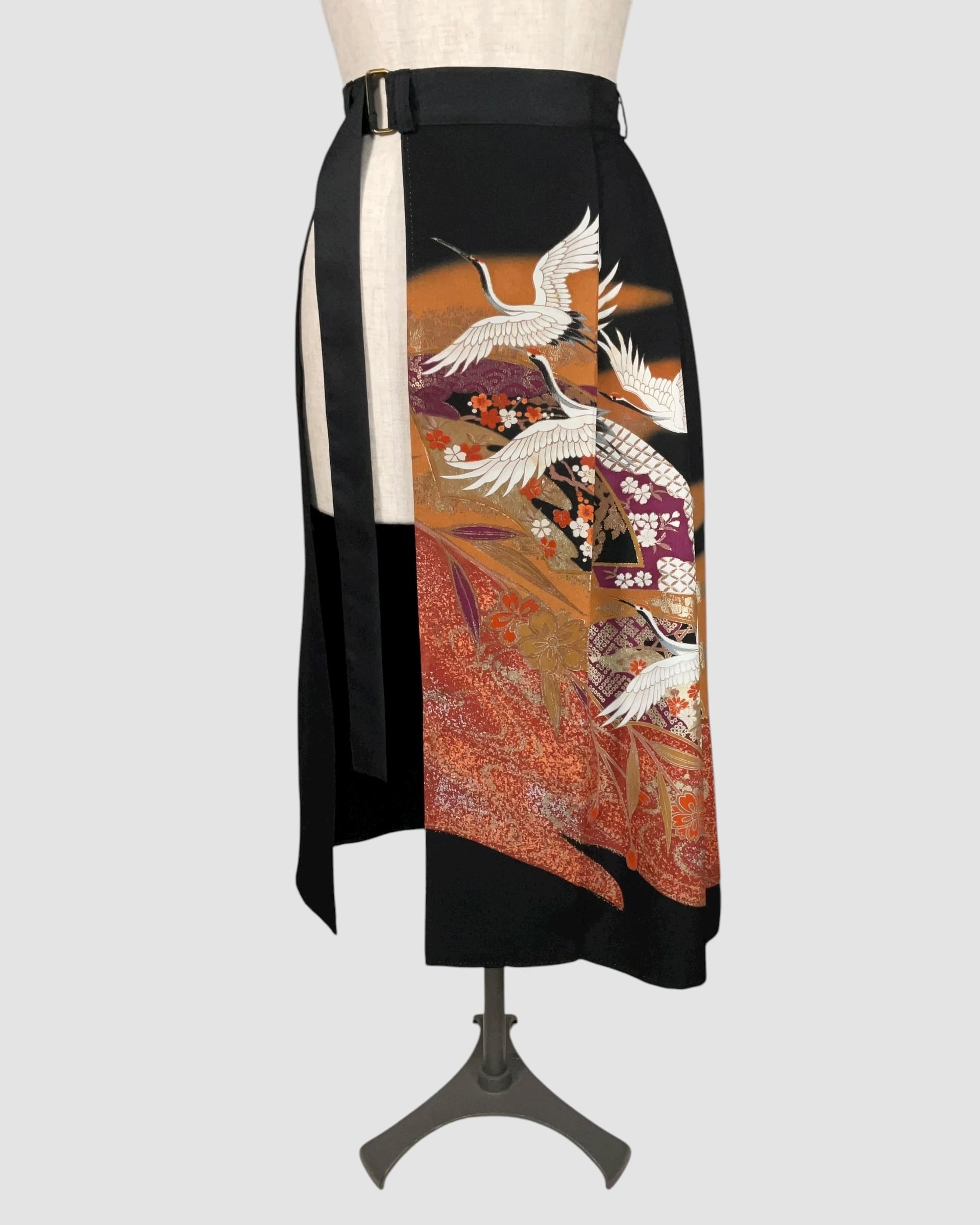 着物重ねスカート(黒留袖より制作) Kimono Overlay Skirt (Made of Kurotomesode-Kimono)