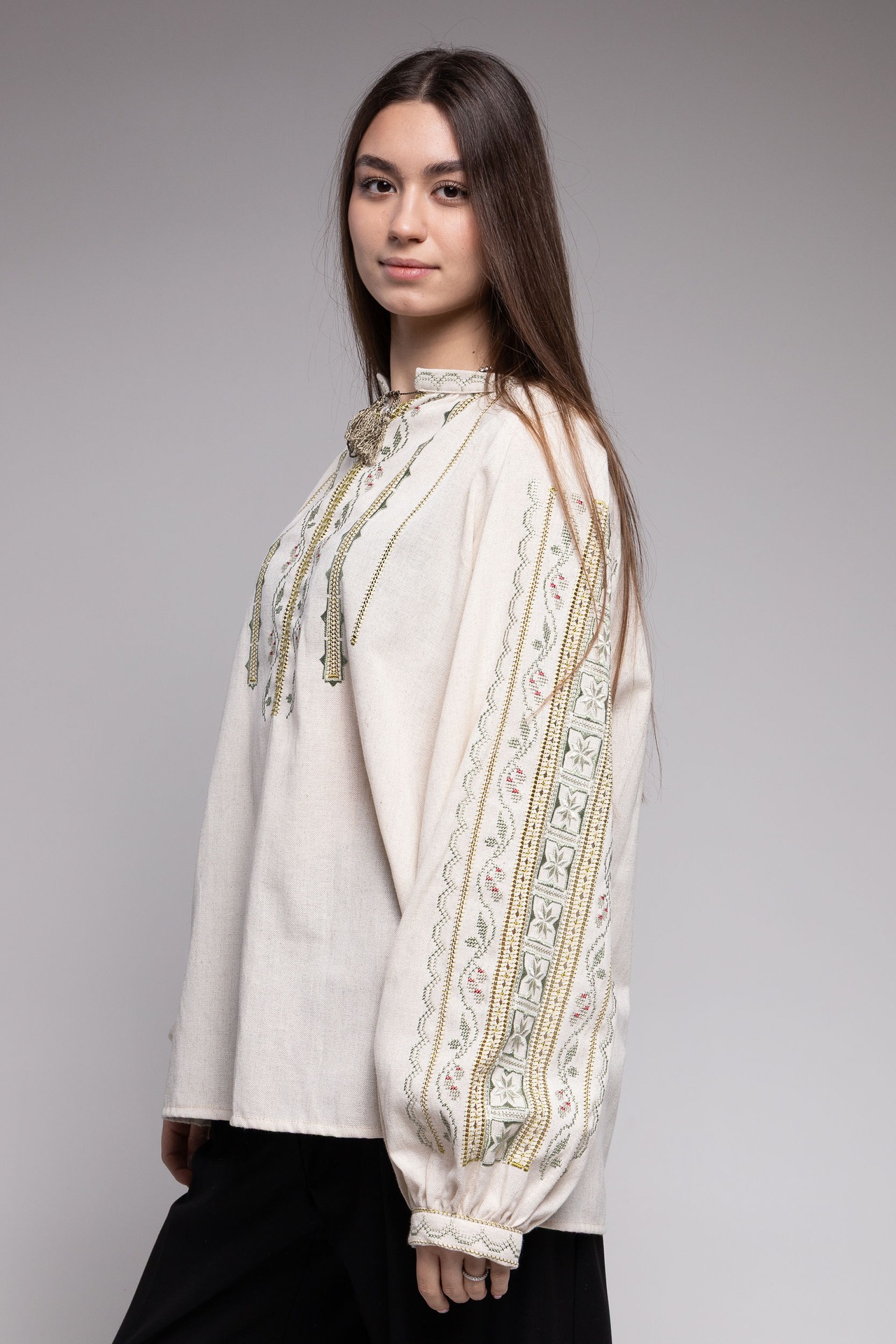 ウクライナ刺繍ヴィシヴァンカ・クラシック　手刺繍　麻　レディース・フリーサイズ - 11