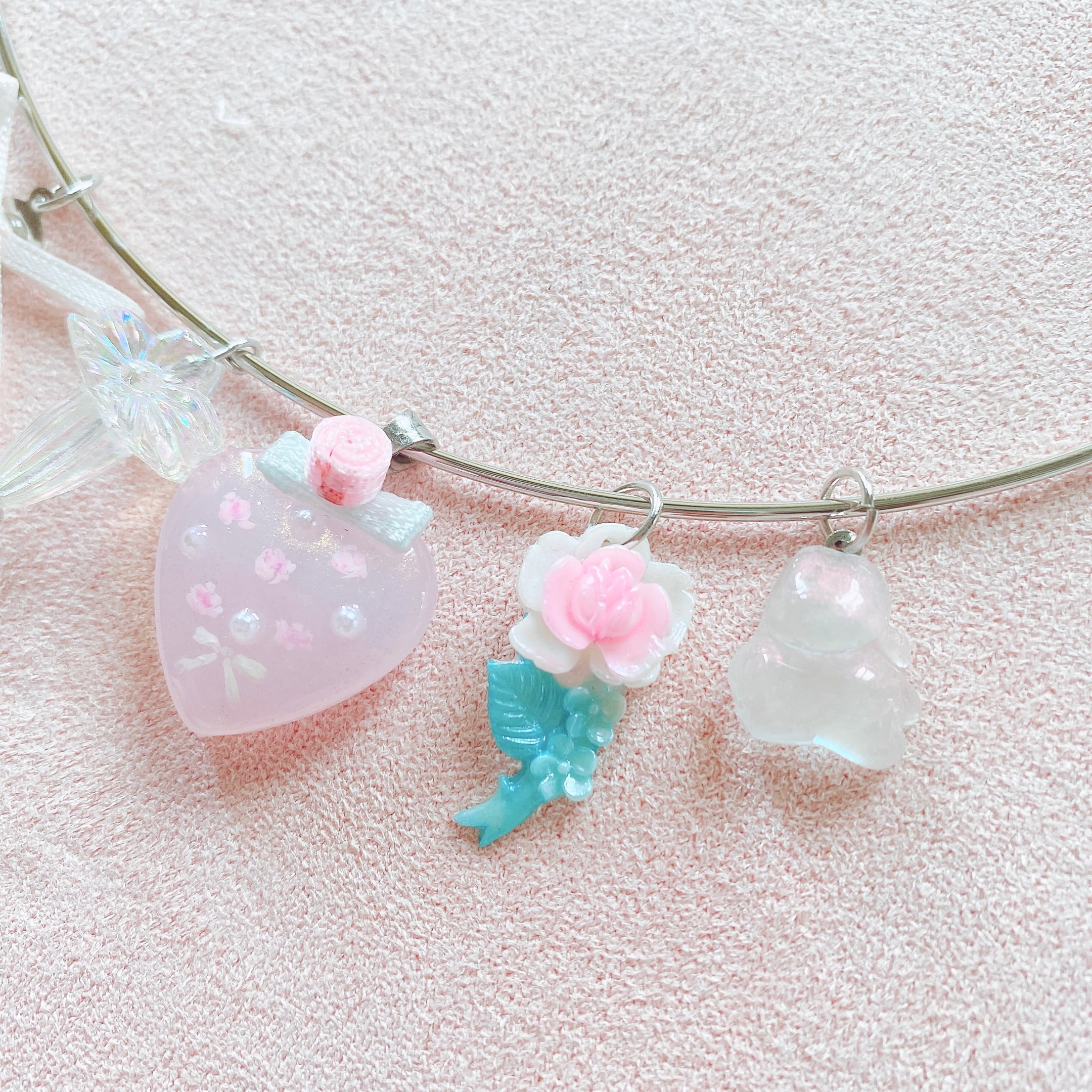 シルバーチョーカー　花とうさぎ