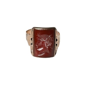 vintage 9ct gold intaglio ring set with carnelian " roman soldier "