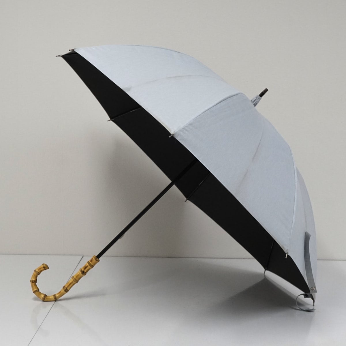 晴雨兼用 ブラック日傘　サンバリア 日傘 サンバリア100 完全遮光 晴雨兼用 USED品 Mサイズ moku ブルー UV
