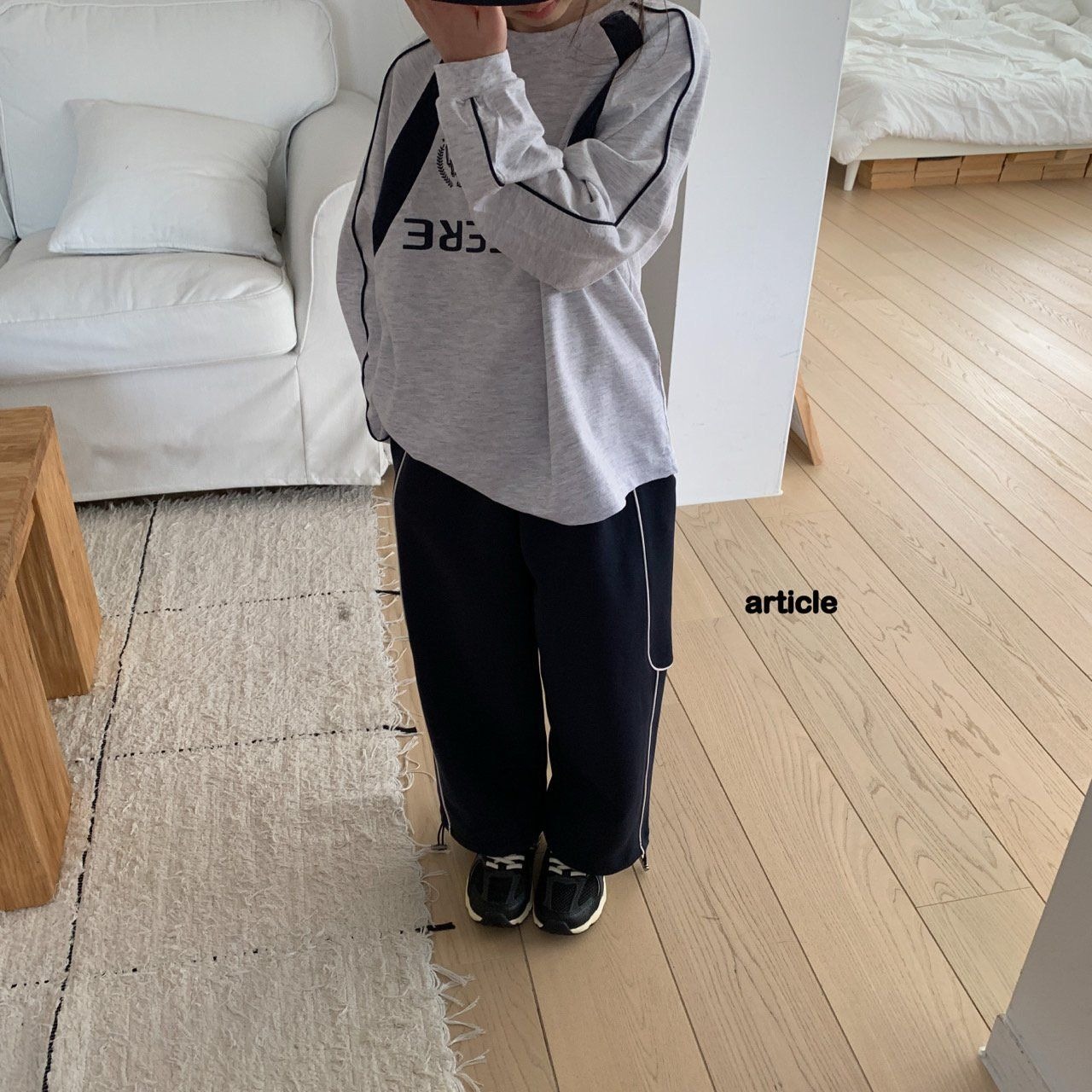 [article] Contrast Piping Raglan Tee / [아티클] 배색파이핑나그랑티