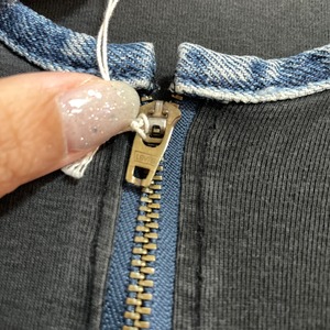 リーバイス　Levi’s リメイクtシャツ