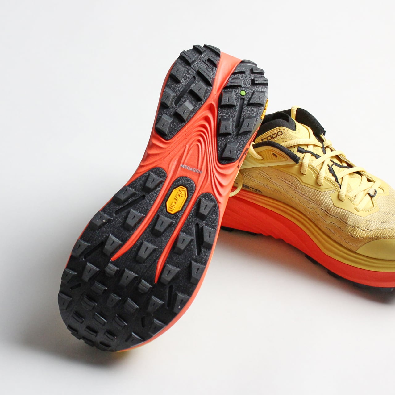 Topo Athletic（トポ アスレチック）VISTA （ビスタ）Yellow/Orange