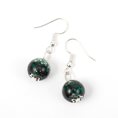 地球が揺れるピアス