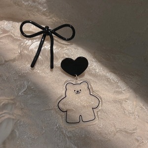 【予約】clear bear + black ribbon pierce