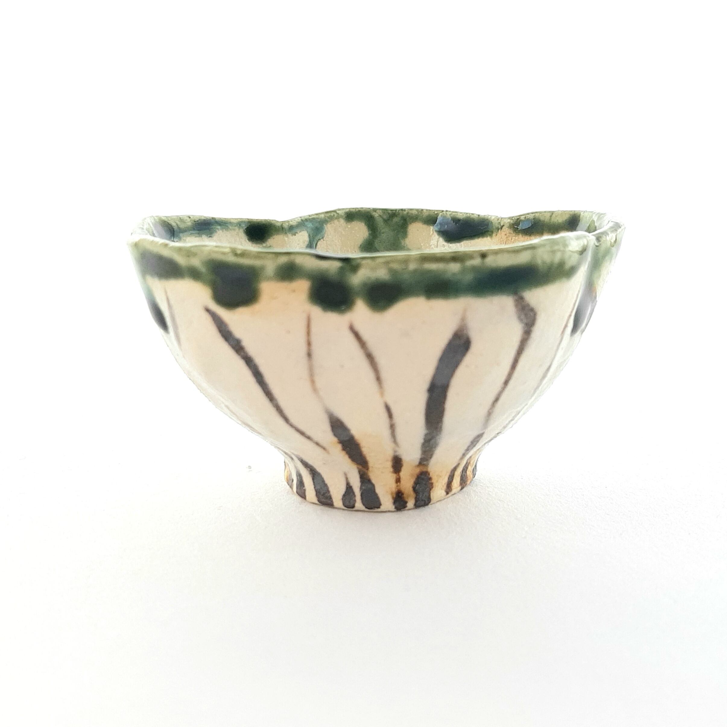 織部鉄絵花形小付【榛澤宏】