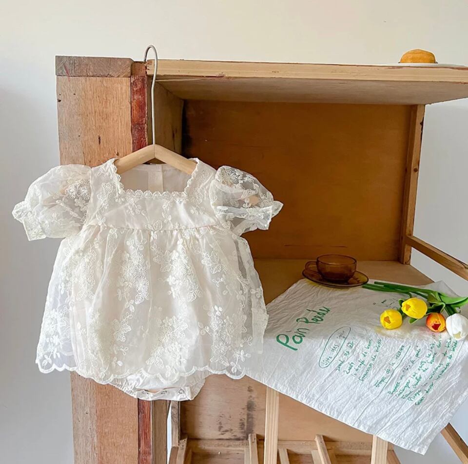 レースロンパース……..海外子供服 ベビー 女の子 ホワイト ナチュラル プチプラ