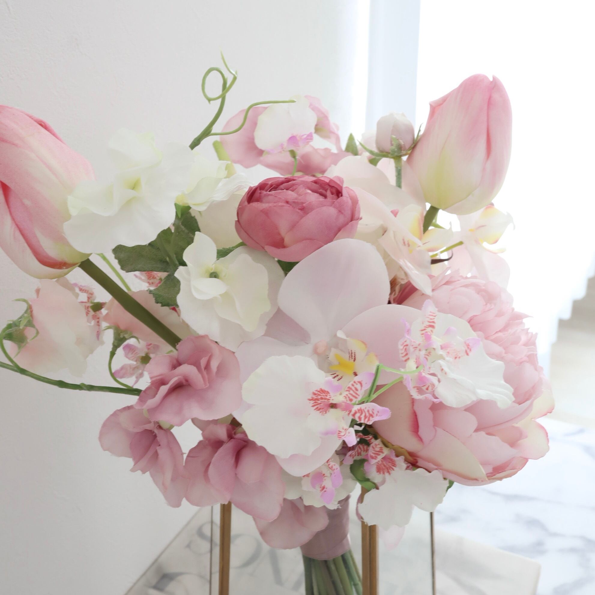 ブートニア付き】チューリップと桜、芍薬と胡蝶蘭のピンクブーケ