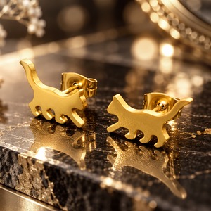 ネコ ピアス ゴールド 51 金属アレルギー対応 ステンレス 両耳セット レディース 小ぶり 猫モチーフ ネコ 猫 ねこ
