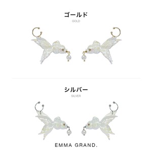 耳もとを泳ぐ蝶尾金魚のセラミックフープピアス　E00701