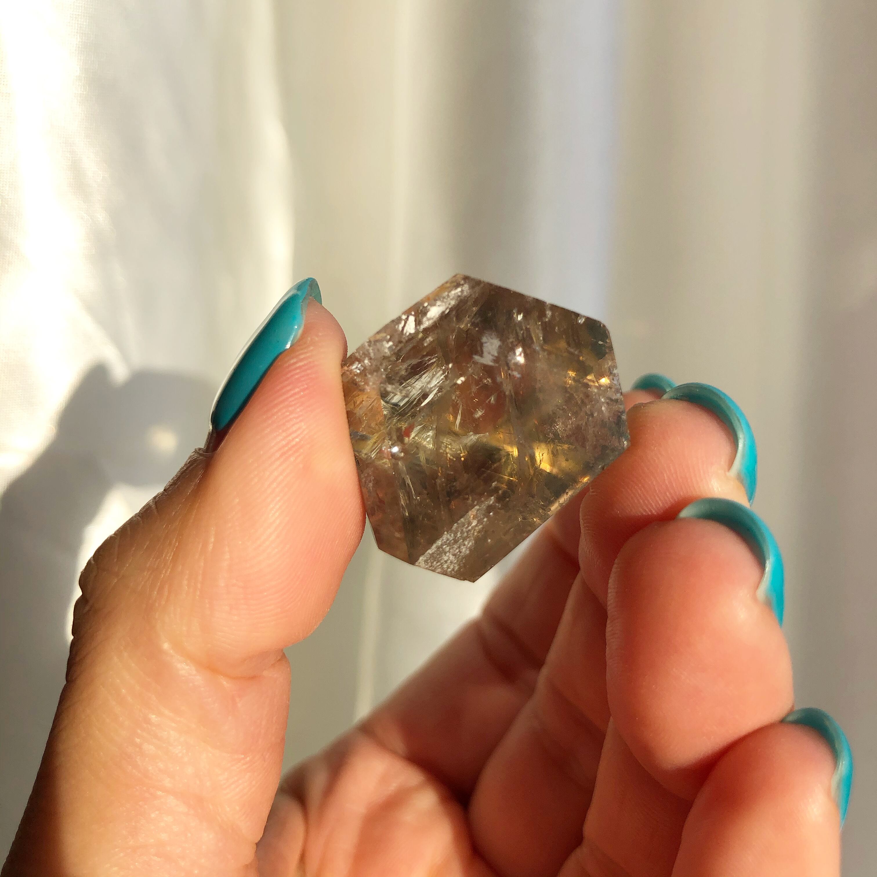 シトリンの大きな塊(虹入り) 【公式通販】