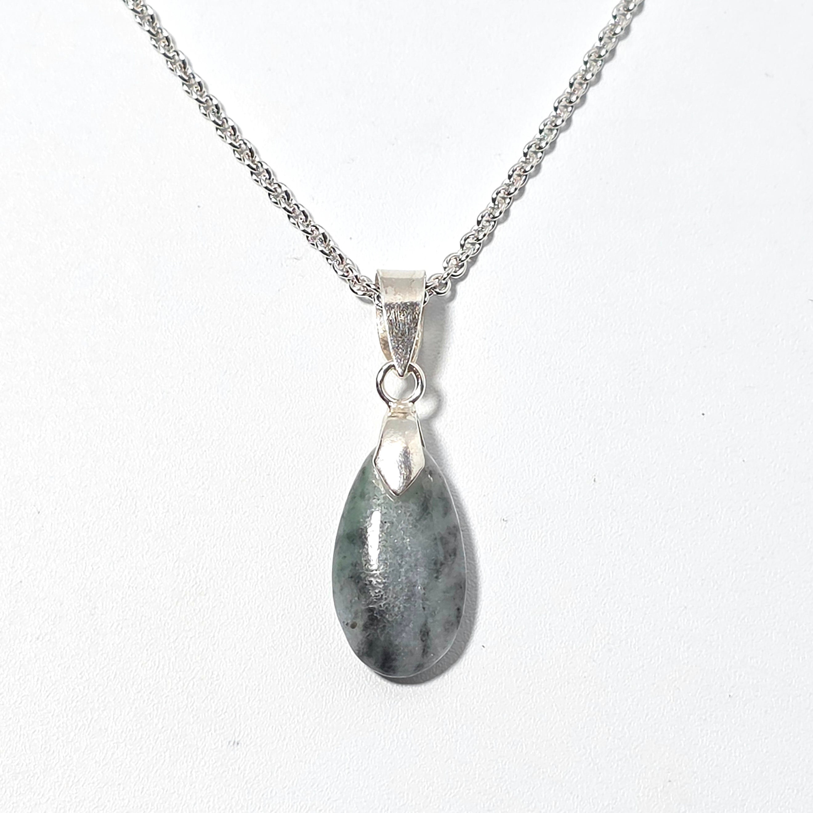 ペンダント | 糸魚川翡翠工芸家 赤羽可行BASE