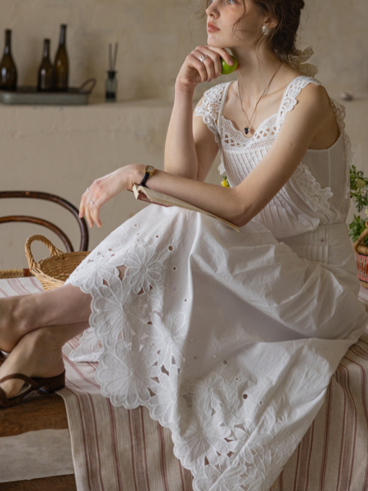 Vitrail Cristal Lace Sleeveless Top F0720