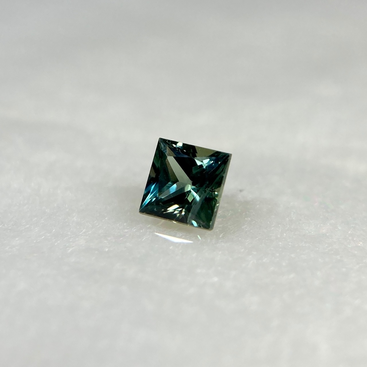 プリンセスカット サファイア 約3.5mm*2.5mm r-0336